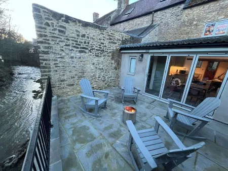Cottage on Brook -> Castle, Walks, Shop & Cafe