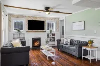 Charming 4 bedroom farmhouse with large backyard for entertaining!