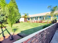 Oasis Country Lodge