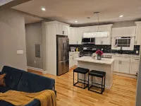 Deluxe Aparment Spacious 3-bedroom apartment with WiFi, AC in nice Elizabeth