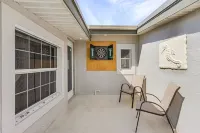 10Min to Beach - Heated Pool Nov-April -  Chef's Kitchen. 2 Night minimum stay.