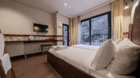 Elwood Hotel Отели в г. Camlitepe Koyu