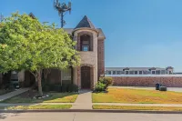 The Castle by the Lake with Pool, Balcony & Garage Parking, Great Location!!