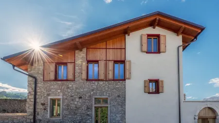 Villa in the vineyards overlooking the mountains Отели рядом с достопримечательностью «CHIESA DI LIZZANA»