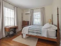 Stately historic 3bdr shore house near Cape Charles, boat parking, pet friendly Hotels in Cheriton