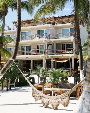 Noah Beach Hotel & Suites Отели в г. Махауаль