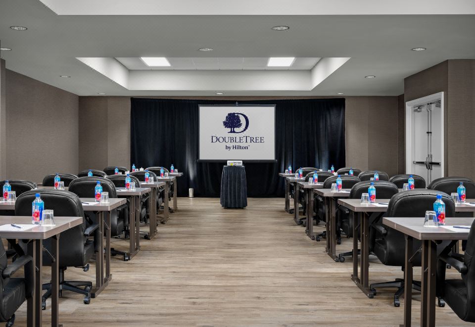 3. 더블트리 바이 ..