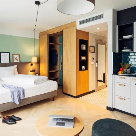 harry's home Berlin-Moabit hotel & apartments Отели рядом с достопримечательностью «Станция метро Scharnweberstraße»