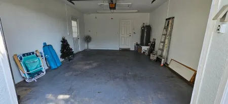 Fully Equipped 3/3 w/ hot tub 1 Mile To Beach Отели в г. Лантана