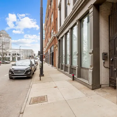 Historic Downtown - Free Parking Garage - 5 min walk OTR