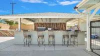 Charming 3-bedroom house in Pleasant Apple Valley with AC, WiFi