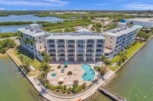 Waterfront Studio Condo by Madeira Beach Hotels in Seminole