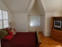 Cambria Ocean View Tudor on Forested Preserve Các khách sạn ở San Luis Obispo