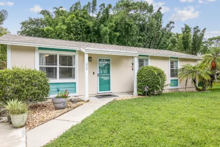 Oasis Pool House! Close to DT, Beach & Boat ramp. Pet-Friendly!