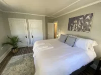 Newly Renovated 2 Bedroom 1 Bath