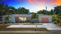 2-bedroom vacation home just 11 minutes from Siesta Key Beach Hotels near Beneva Marketplace