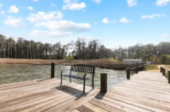 Cozy Sunrise Waterfront 2-bedroom Cottage & Dock. Serene Point Lookout/Scotland