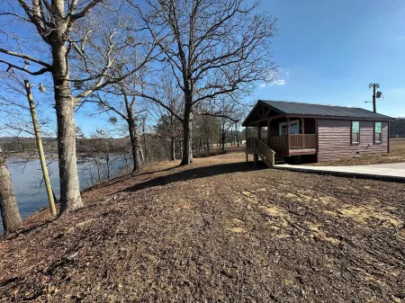 Cozy 102 Cabin 1 bdrm on Smith Lake Located beside Smith Lake Park Boat Ramp