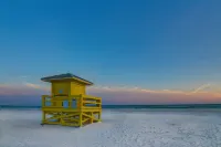 Siesta Key Condo- walk to beautiful beaches, ride a free trolley around the key - ติดทะเล