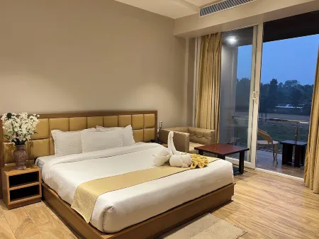 Finn's Weaver Resort, Kaziranga