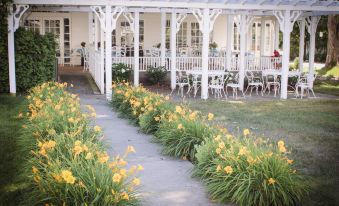 Colonial Inn Harbor Springs