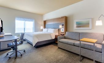 Holiday Inn & Suites Cedar Falls-Waterloo Event Ctr