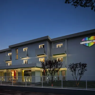 Love Boat Hotel - the Original Hotele w pobliżu Mojito Beach Riccione