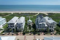 Beachtown - Steps from Beach & Pool - 5 Bed, 4.5 Bath
