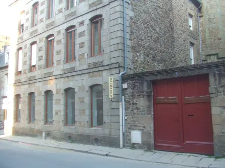 Urban premium ground floor cottage for 2-6 pers historic Fougeres, Label House of Fr. Отели в г. Фужер