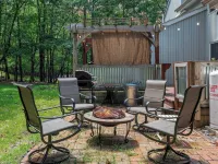 Poconos Escape w Game Room Poker Loft Fire Pit Spacious Deck Hotels in Tunkhannock Township