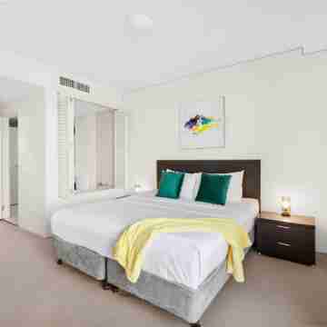 Reef - Waterfront City Pool Sauna & Gym Rooms