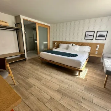 Oliva Plaza Hotel Отели рядом с достопримечательностью «Стадион «3 марта»»