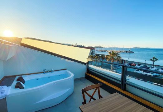 벨리지 호텔 수영장