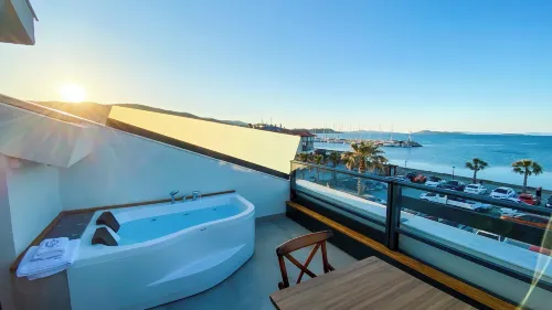 ザ ピア オブ ウルラ