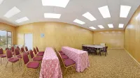Econo Lodge Inn & Suites Madras Hotels in Madras