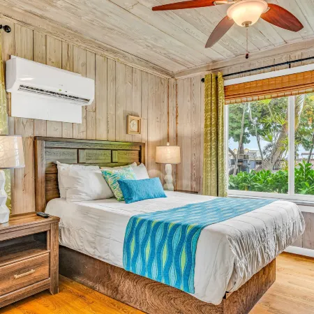 Captain Pip's Marina & Hideaway