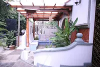 Hotel Aloha Hotels near Shopping Mall