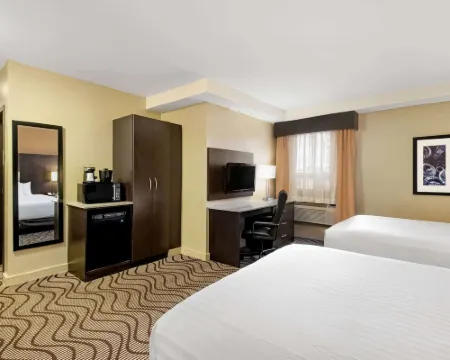 La Quinta Inn & Suites by Wyndham Oshawa Hotels in Oshawa