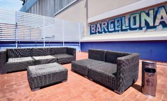 Ideal Youth Hostel