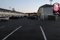 Global Inn - parking