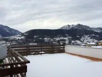 Villa Ester Hotels in Tenna