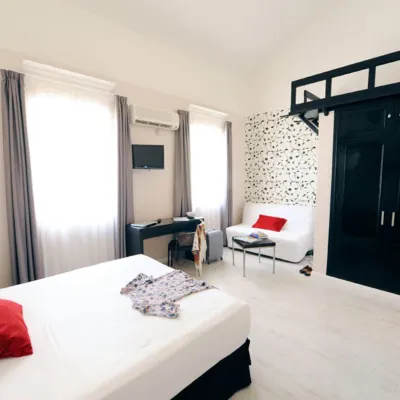Hotel Domus Hotels near شاطئ مالاغيتا