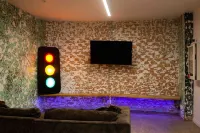 Bayside House Hotels in Prahran