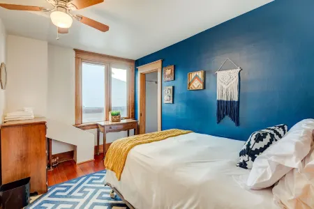 North House - Rocky Mountain Retreat- Enormous House Sleeps 23