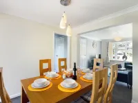 Tranquil Telford Retreat - 3 Bedroom House - parking