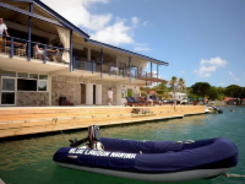 藍礁湖度假村及碼頭 金斯敦酒店