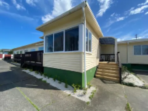 Airport Westney Lodge