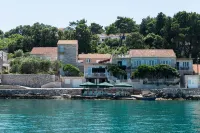 Apartments Nikolina - parking