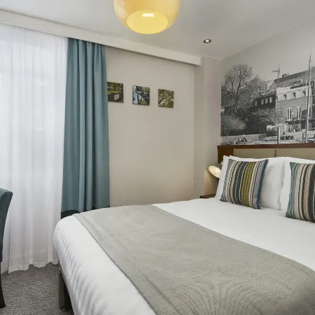 Seraphine Hammersmith Hotel Отели рядом с достопримечательностью «Станция метро Hammersmith»