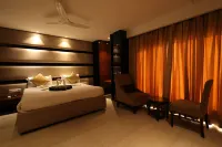 The Latitude Luxury Hotel - Pools